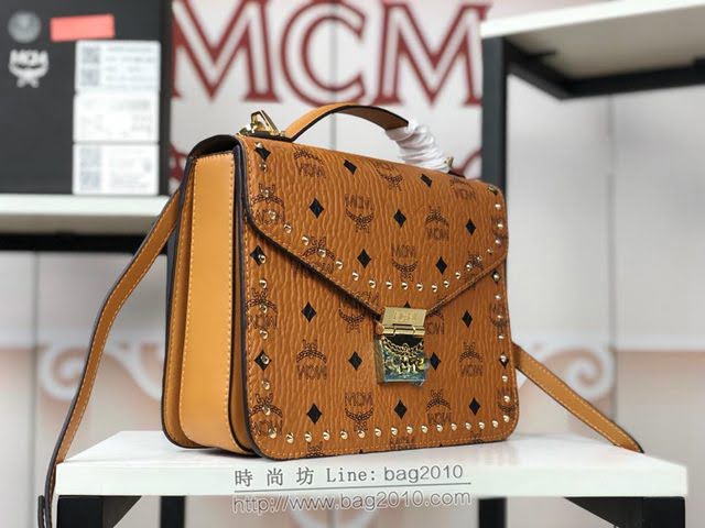 MCM女包 原單 6235 專櫃同步 Patricia打釘風琴包 翻蓋式搭配月桂鎖按扣 MCM單肩斜跨女包 MCM女手提包 手拎包  mdmc1359